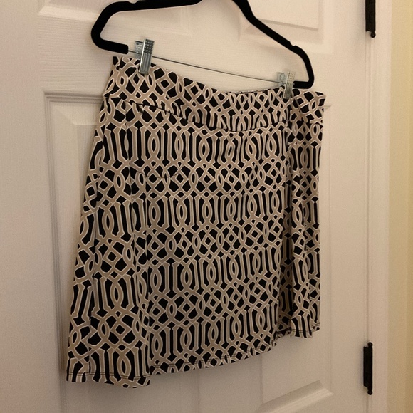 LU LU B LADIES PULL ON SKORT W/ATTACHED PANTS.  NWOT. SIZE L. 18” L 50 UV BLOCK - Picture 1 of 8
